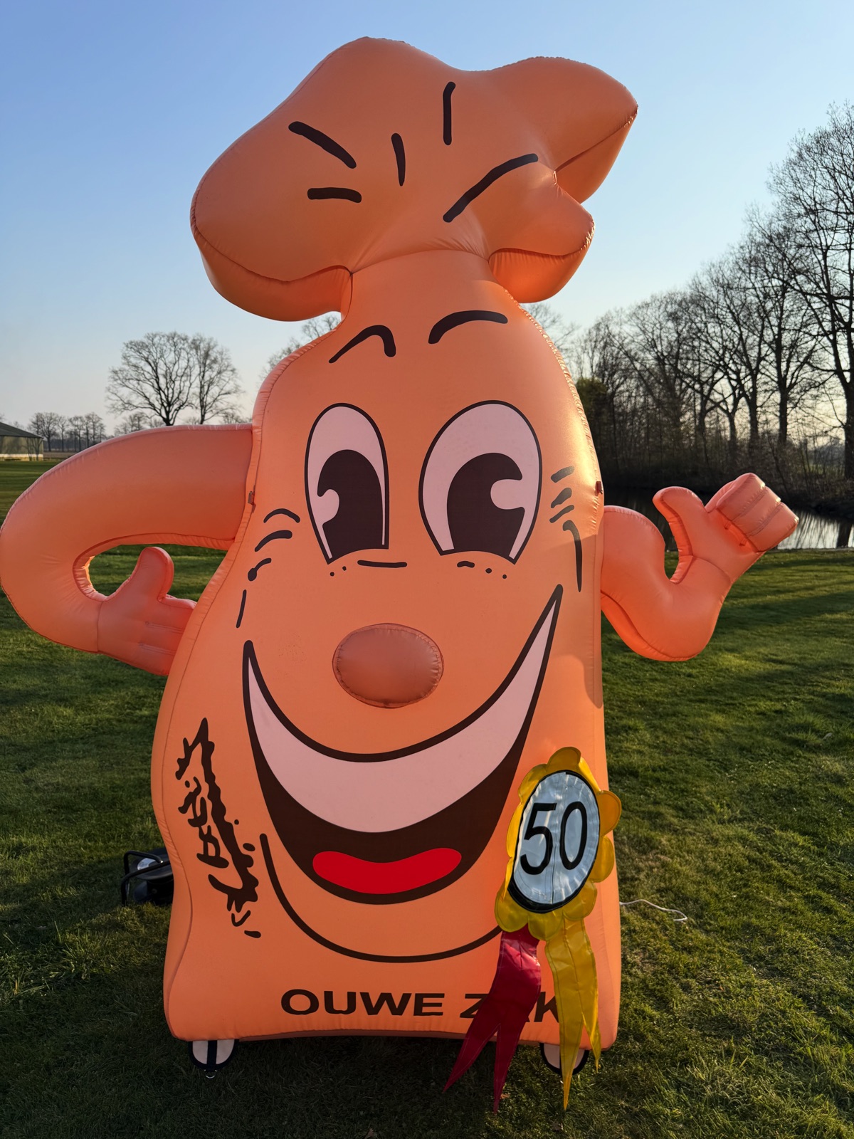 Opblaaspop ouwe zak | Tommies verhuur